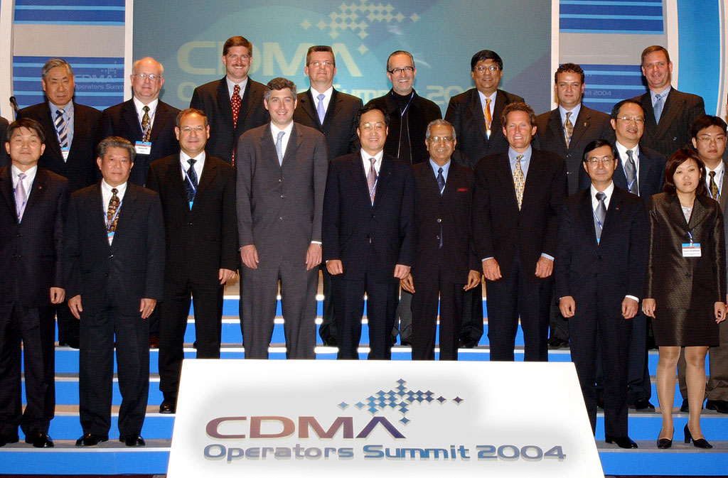 Shin Bae Kim, president of SK Telecom, is shown delivering his welcoming speech prior to the forum of `CDMA Operators Summit 2004` hosted by SK Telecom (On October 15th, forums in the three fields of technology, business and terminals for CDMA, were held).